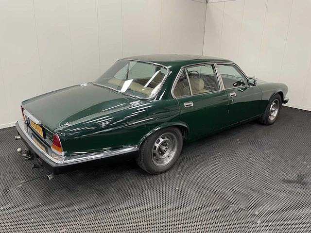 Jaguar - xj 6 - 4.2 - lpg - oldtimer - 1980 - afbeelding 23 van  24