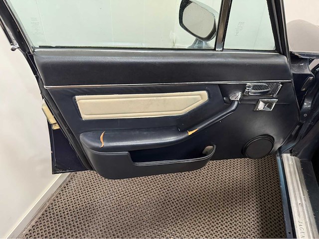 Jaguar - xj 6 - 4.2 l series 2 automatic - longdoor - oldtimer - 1977 - afbeelding 16 van  28