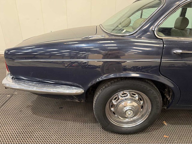 Jaguar - xj 6 - 4.2 l series 2 automatic - longdoor - oldtimer - 1977 - afbeelding 18 van  28