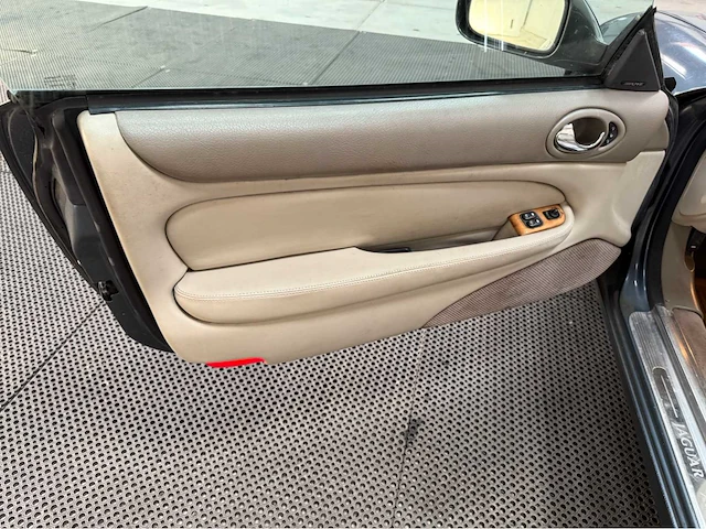 Jaguar - xkr - convertible - personenauto - 2001 - afbeelding 17 van  29