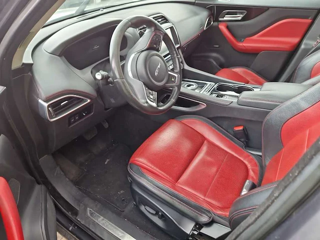 Jaguar f-pace 2.0 portf. awd 20d , ; kh-025-k peter naar kijken !!!!!! - afbeelding 2 van  19