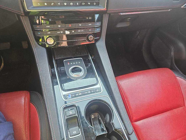 Jaguar f-pace 2.0 portf. awd 20d , ; kh-025-k peter naar kijken !!!!!! - afbeelding 8 van  19