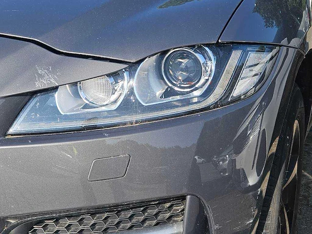 Jaguar f-pace 2.0 portf. awd 20d , ; kh-025-k peter naar kijken !!!!!! - afbeelding 9 van  19