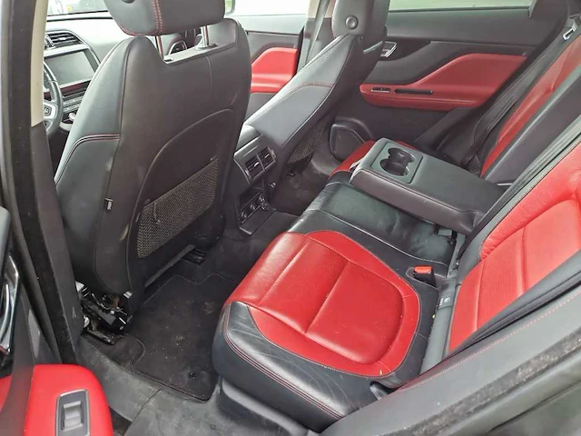 Jaguar f-pace 2.0 portf. awd 20d , ; kh-025-k peter naar kijken !!!!!! - afbeelding 16 van  19