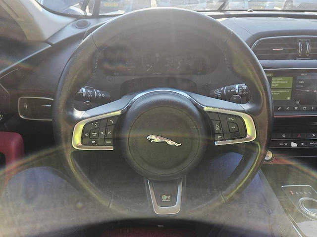 Jaguar f-pace 2.0 portf. awd 20d , ; kh-025-k peter naar kijken !!!!!! - afbeelding 17 van  19