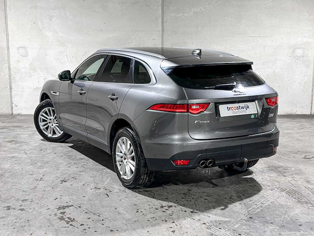 Jaguar f-pace 2.0 portfolio awd 20d 179pk 2017, nl-229-d - afbeelding 8 van  46