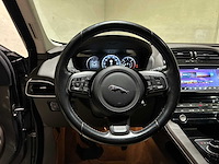 Jaguar f-pace 2.0 portfolio awd 20d 179pk 2017, nl-229-d - afbeelding 14 van  46