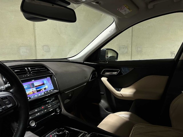 Jaguar f-pace 2.0 portfolio awd 20d 179pk 2017, nl-229-d - afbeelding 15 van  46