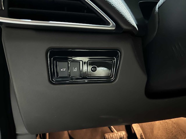 Jaguar f-pace 2.0 portfolio awd 20d 179pk 2017, nl-229-d - afbeelding 16 van  46