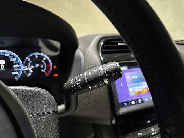 Jaguar f-pace 2.0 portfolio awd 20d 179pk 2017, nl-229-d - afbeelding 20 van  46