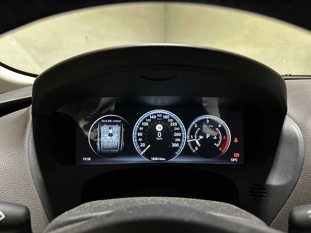 Jaguar f-pace 2.0 portfolio awd 20d 179pk 2017, nl-229-d - afbeelding 21 van  46