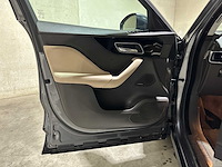 Jaguar f-pace 2.0 portfolio awd 20d 179pk 2017, nl-229-d - afbeelding 27 van  46