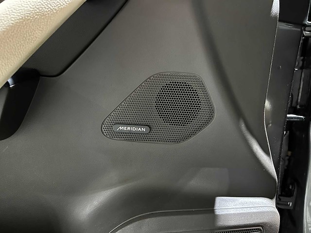 Jaguar f-pace 2.0 portfolio awd 20d 179pk 2017, nl-229-d - afbeelding 28 van  46