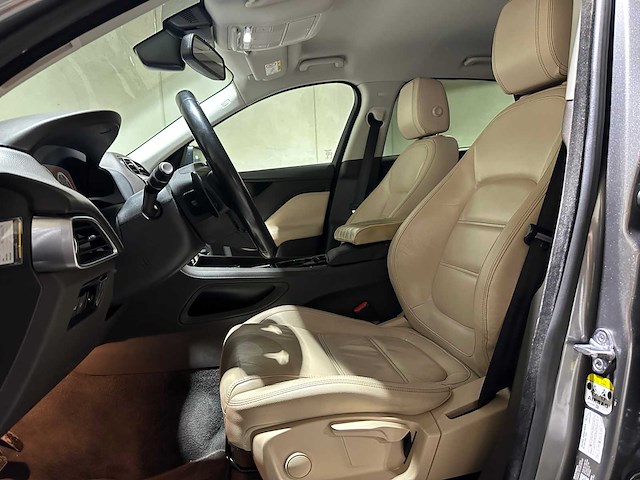 Jaguar f-pace 2.0 portfolio awd 20d 179pk 2017, nl-229-d - afbeelding 29 van  46