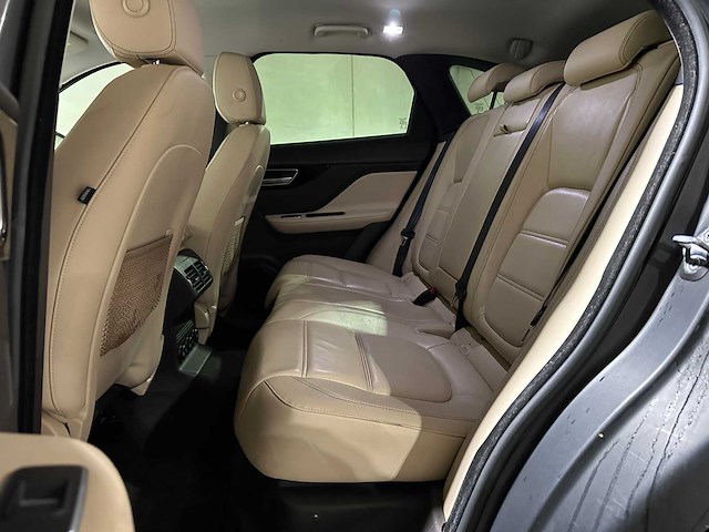 Jaguar f-pace 2.0 portfolio awd 20d 179pk 2017, nl-229-d - afbeelding 31 van  46