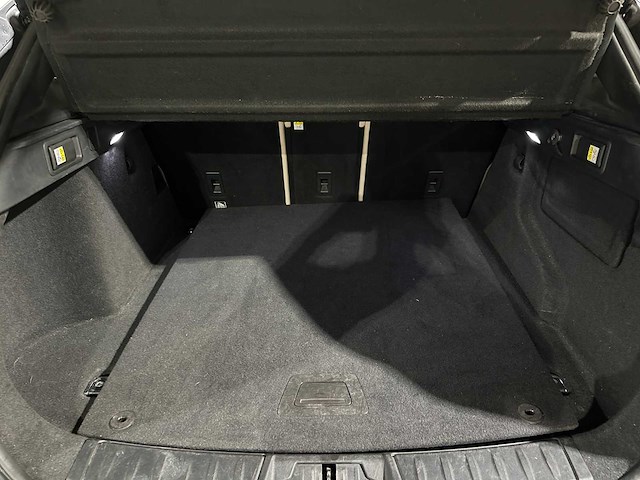 Jaguar f-pace 2.0 portfolio awd 20d 179pk 2017, nl-229-d - afbeelding 32 van  46