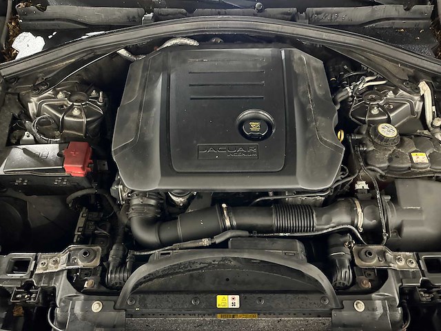 Jaguar f-pace 2.0 portfolio awd 20d 179pk 2017, nl-229-d - afbeelding 40 van  46