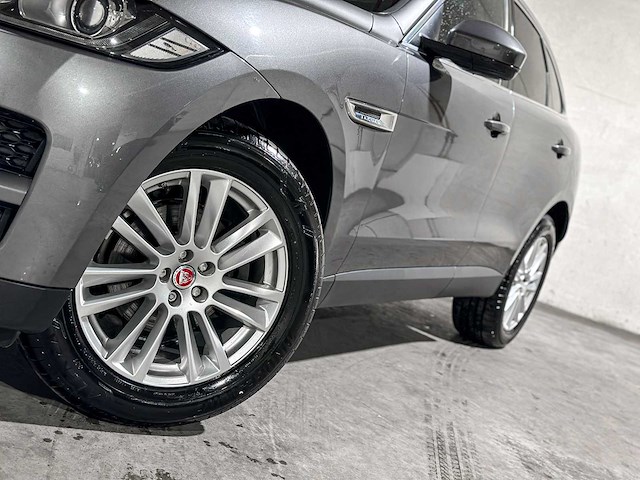 Jaguar f-pace 2.0 portfolio awd 20d 179pk 2017, nl-229-d - afbeelding 34 van  46
