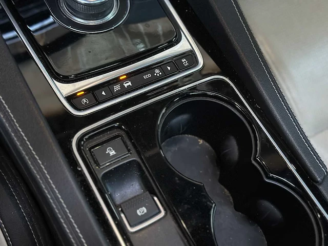 Jaguar f-pace 2.0 portfolio awd 20d 2016 (origineel nederlands) - afbeelding 26 van  63