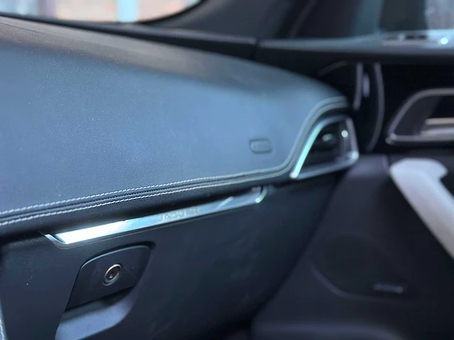 Jaguar f-pace 2.0 portfolio awd 20d 2016 (origineel nederlands) - afbeelding 27 van  63