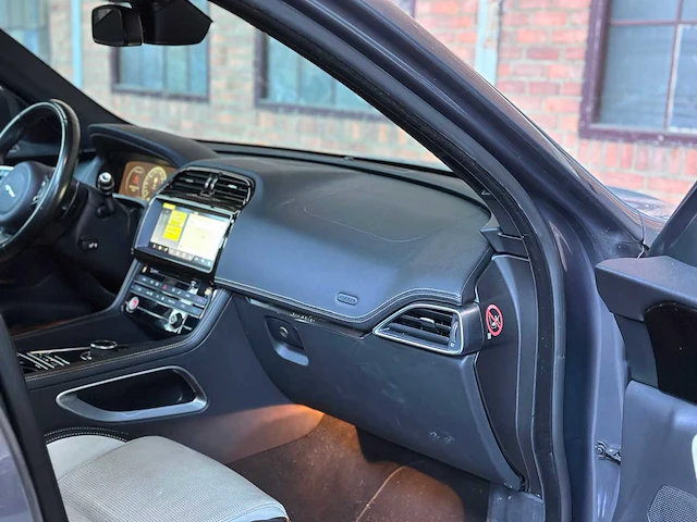 Jaguar f-pace 2.0 portfolio awd 20d 2016 (origineel nederlands) - afbeelding 53 van  63