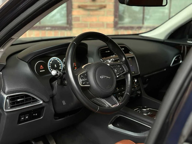 Jaguar f-pace 2.0 portfolio awd 25d 241pk 2017, sv-524-b - afbeelding 11 van  47