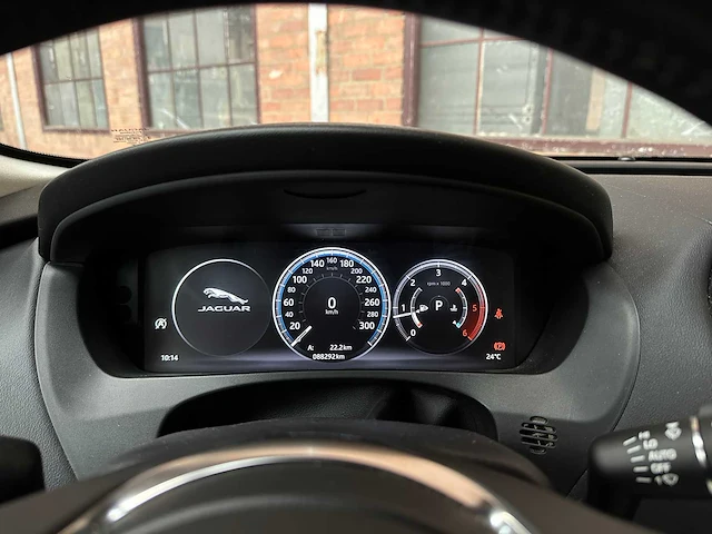 Jaguar f-pace 2.0 portfolio awd 25d 241pk 2017, sv-524-b - afbeelding 20 van  47