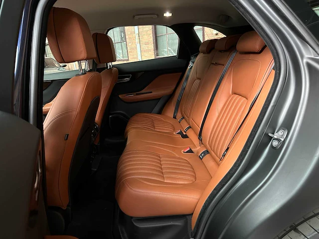 Jaguar f-pace 2.0 portfolio awd 25d 241pk 2017, sv-524-b - afbeelding 37 van  47