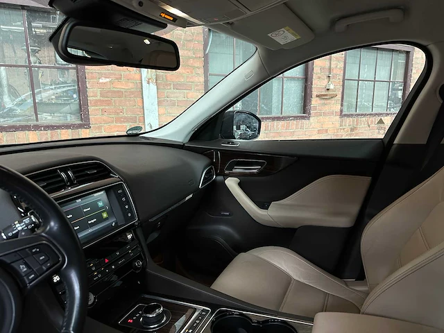 Jaguar f-pace 3.0 portfolio awd 30d 300pk 2016, jv-016-s - afbeelding 11 van  46