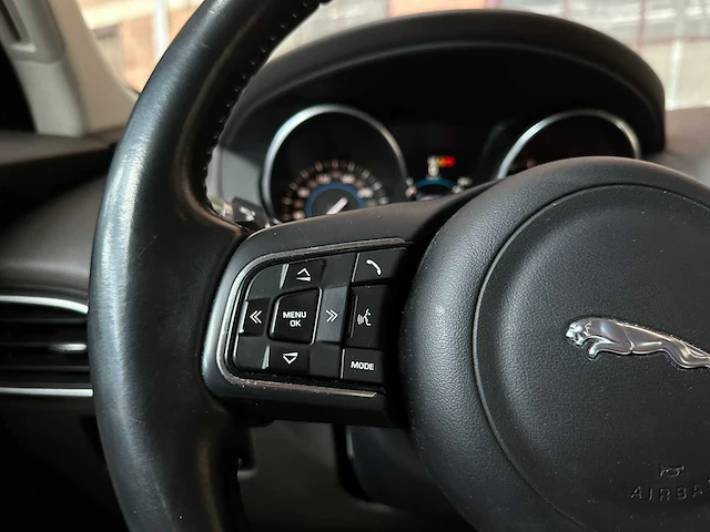 Jaguar f-pace 3.0 portfolio awd 30d 300pk 2016, jv-016-s - afbeelding 14 van  46