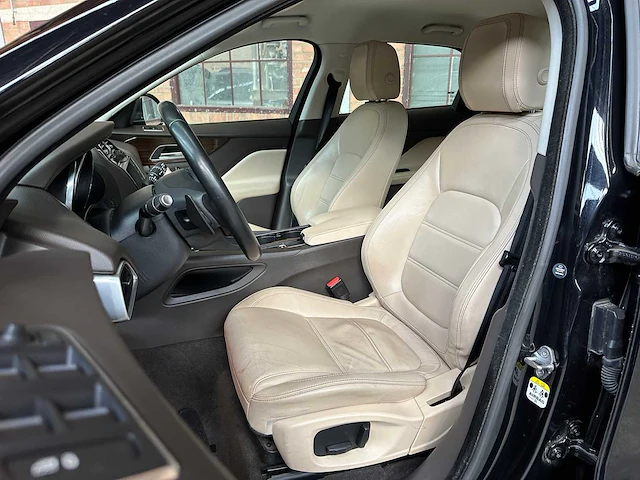 Jaguar f-pace 3.0 portfolio awd 30d 300pk 2016, jv-016-s - afbeelding 35 van  46
