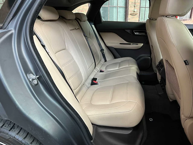 Jaguar f-pace 3.0 portfolio awd 30d 300pk 2016, jv-016-s - afbeelding 37 van  46