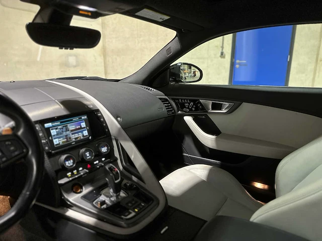 Jaguar f-type 3.0 v6 s awd 381pk 2017 - afbeelding 8 van  43