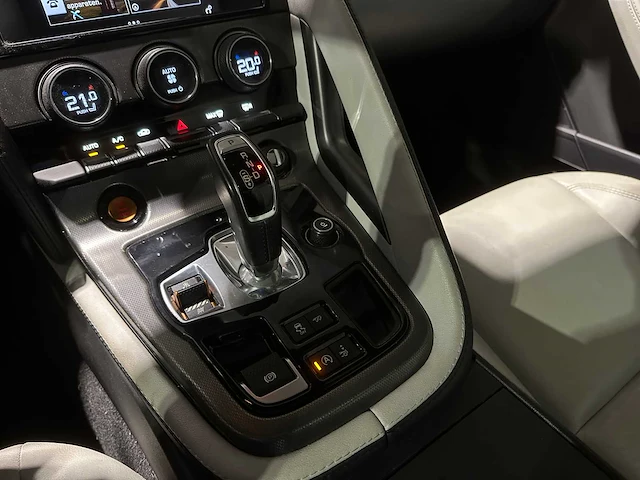 Jaguar f-type 3.0 v6 s awd 381pk 2017 - afbeelding 17 van  43