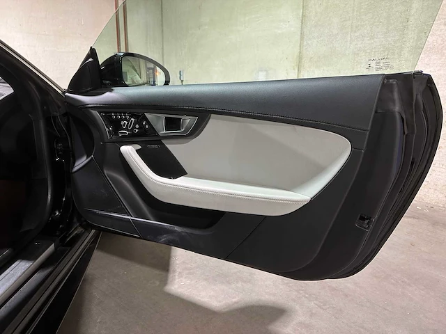 Jaguar f-type 3.0 v6 s awd 381pk 2017 - afbeelding 28 van  43
