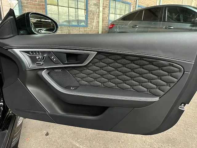 Jaguar f-type svr 5.0 v8 coupé awd black-edition 575pk 2018, n-982-jf - afbeelding 59 van  75