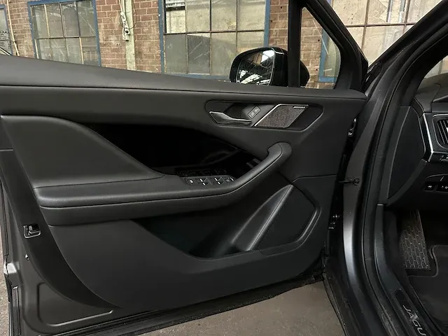 Jaguar i-pace ev400 business edition s 90 kwh 400pk 2019 -orig. nl-, h-227-bd - afbeelding 36 van  56
