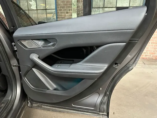 Jaguar i-pace ev400 business edition s 90 kwh 400pk 2019 -orig. nl-, h-227-bd - afbeelding 40 van  56