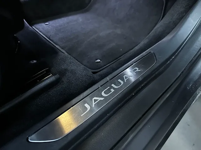 Jaguar i-pace ev400 business edition s 90 kwh 400pk 2019 -orig. nl-, h-227-bd - afbeelding 43 van  56