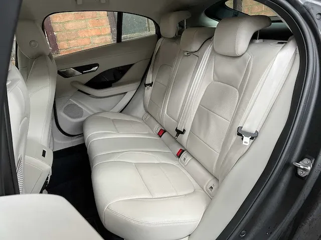 Jaguar i-pace ev400 se 90 kwh 400pk 2018 orig-nl, xb-178-s - afbeelding 43 van  57