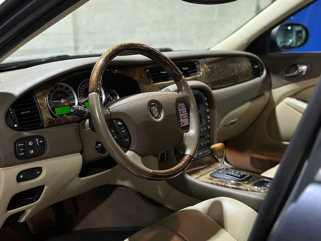 Jaguar s-type 3.0 v6 executive 238pk 2005, 20-sj-jl youngtimer - afbeelding 10 van  40
