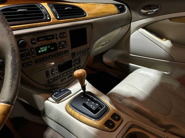 Jaguar s-type 4.0 v8 276pk 1999, zg-bz-61 - afbeelding 21 van  40