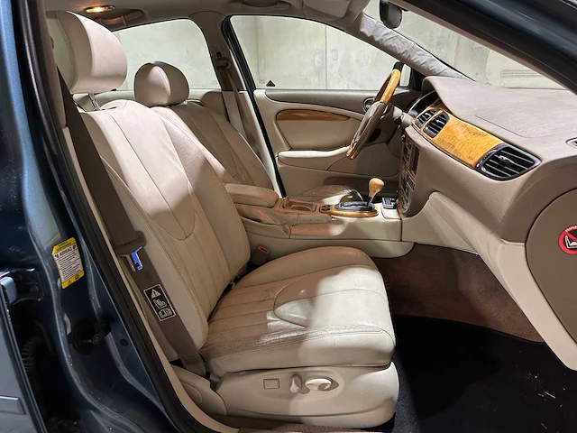 Jaguar s-type 4.0 v8 276pk 1999, zg-bz-61 - afbeelding 32 van  40