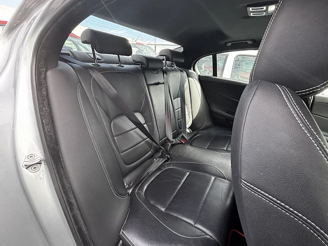 Jaguar xe 2.0 d e-performance r-sport 163,2017 - afbeelding 15 van  26