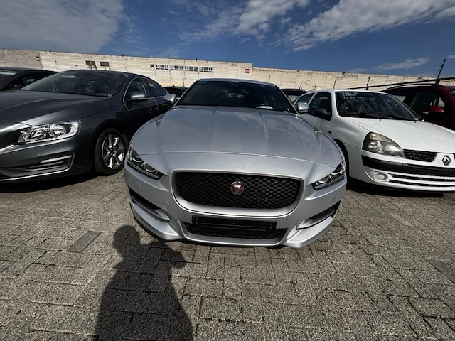 Jaguar xe 2.0 d e-performance r-sport 163,2017 - afbeelding 12 van  26