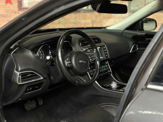 Jaguar xe 2.0 d portfolio 179pk 2015, h-969-ll - afbeelding 10 van  42
