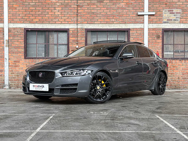 Jaguar xe 2.0 d portfolio 179pk 2015, h-969-ll - afbeelding 1 van  42