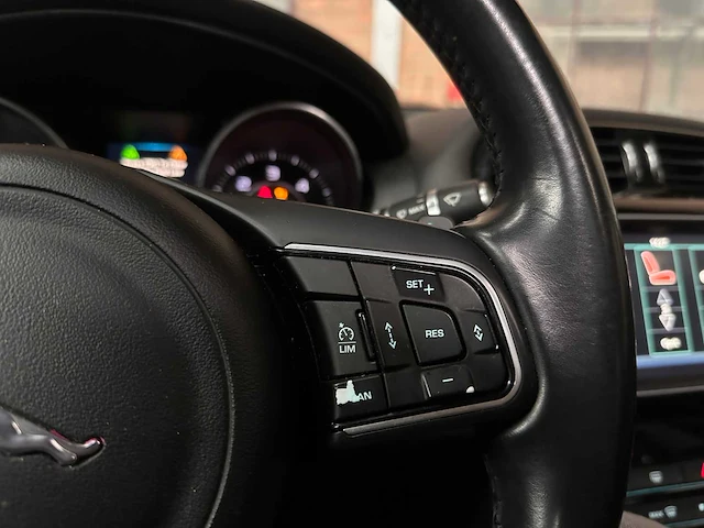 Jaguar xe 2.0 d portfolio 179pk 2015, h-969-ll - afbeelding 16 van  42