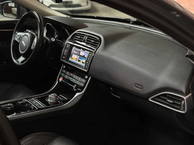 Jaguar xe 2.0 d portfolio 179pk 2015, h-969-ll - afbeelding 30 van  42
