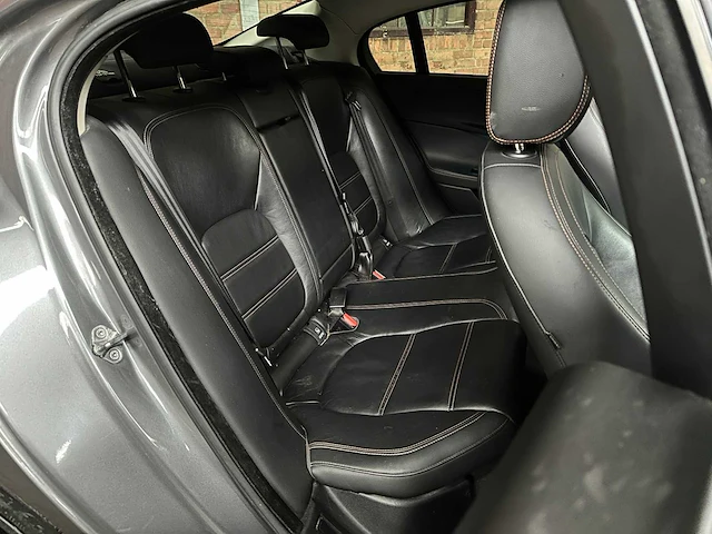 Jaguar xe 2.0 d portfolio 179pk 2015, h-969-ll - afbeelding 33 van  42